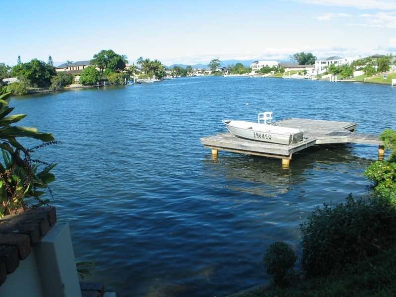 27 Donegal Crescent, Bundall QLD 4217